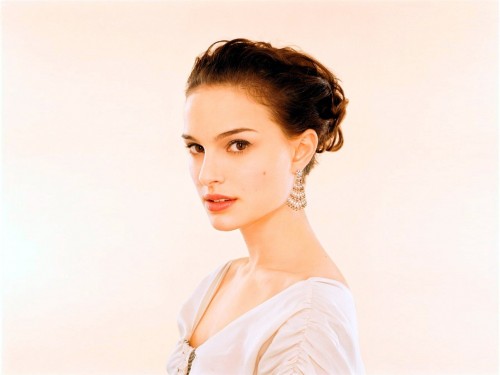 Natalie Portman looking elegant