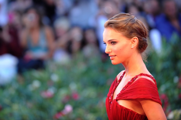 natalie portman red dress wallpaper