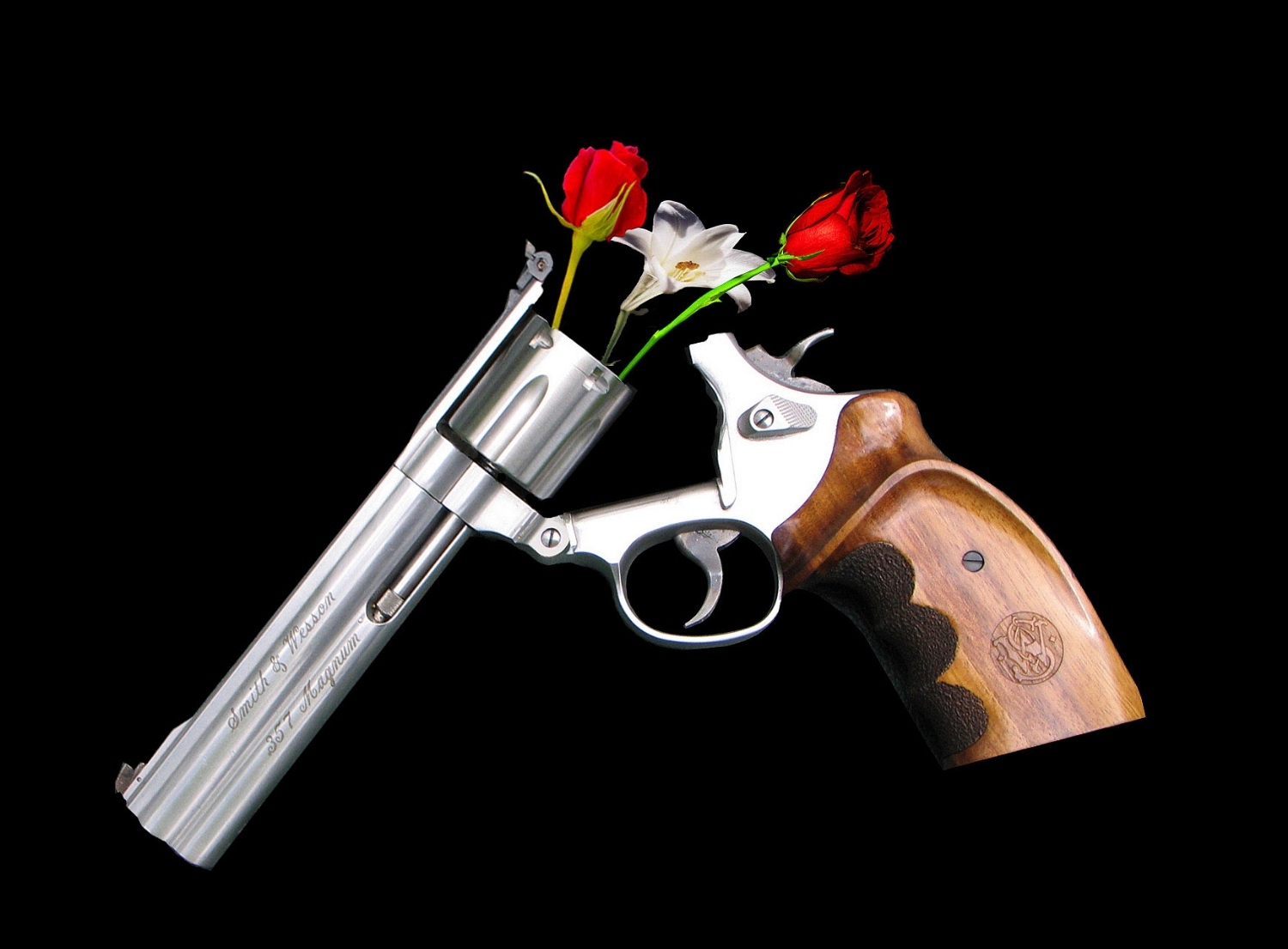 Пистолет и цветы
