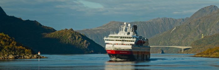 MS Nordnorge, Hurtigruten in Raftsundet, Nordland, Norway, 2015 September.jpg