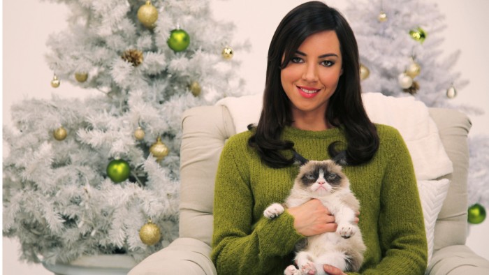 Olivia Munn and Grumpy Cat.jpg