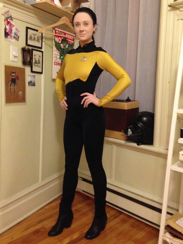 female data cosplayer.jpg