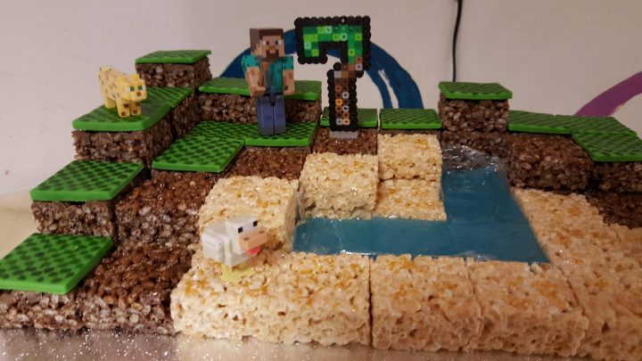 Minecraft cake.jpg