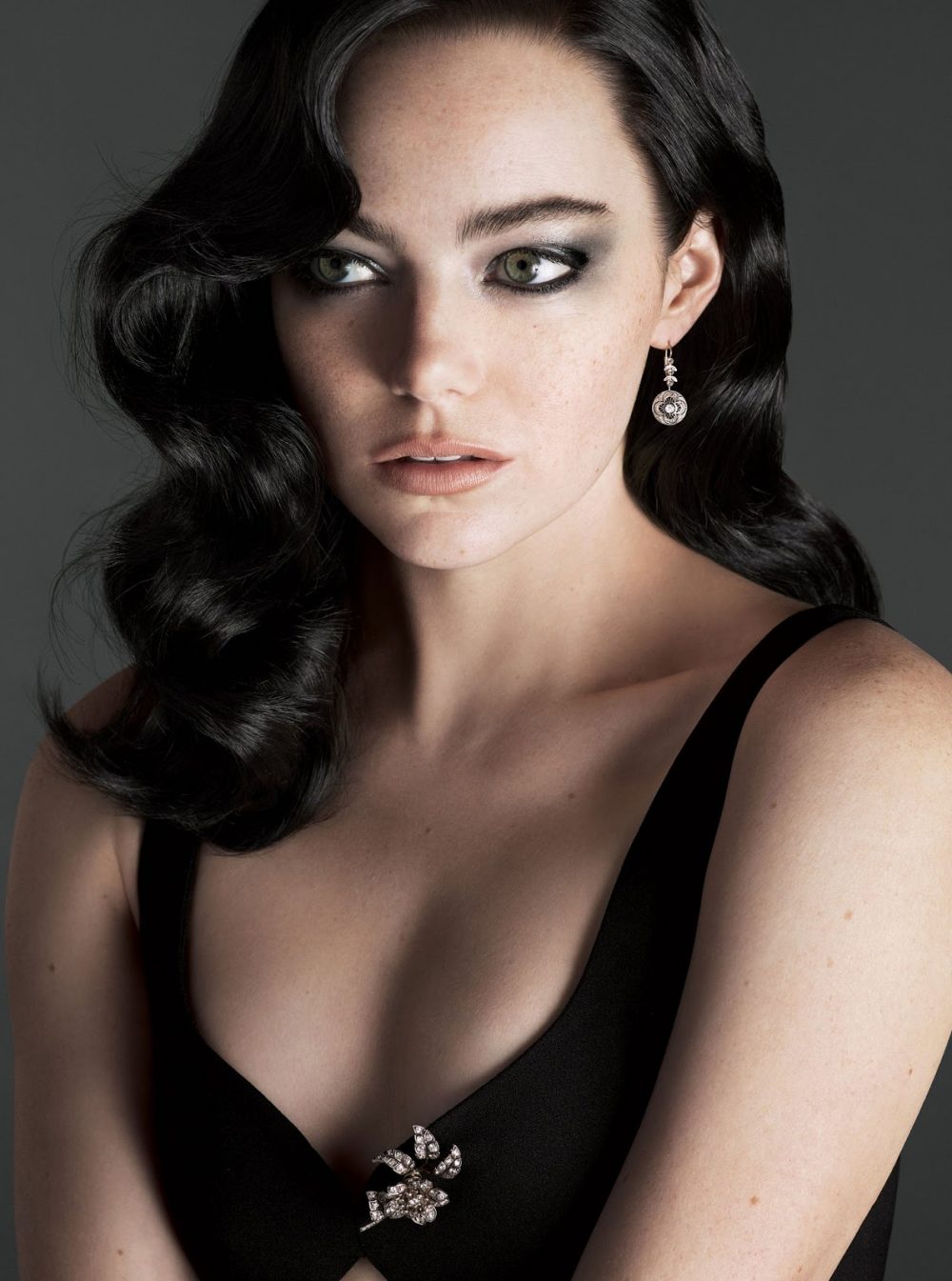 emma-stone-with-dark-hair-myconfinedspace