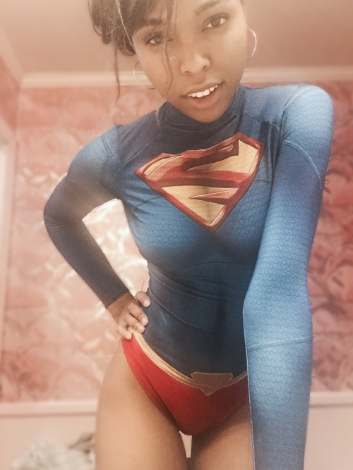 supergirl cosplayer.jpg