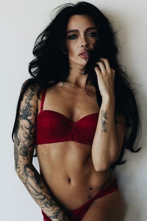 girls-with-tattoos-25