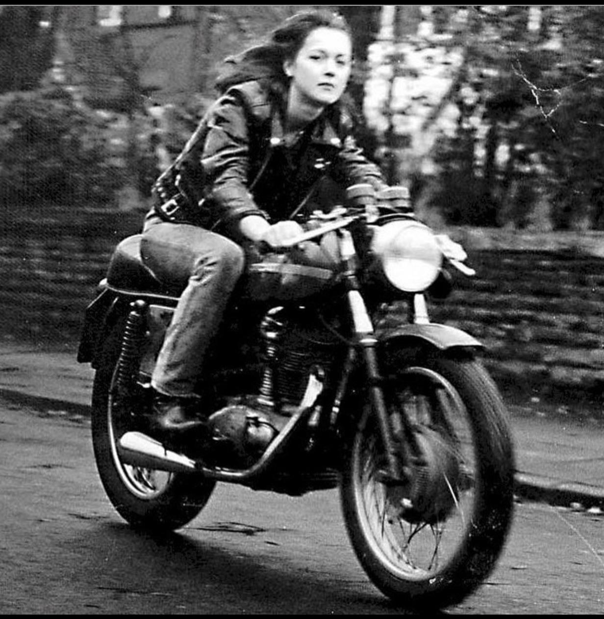 Фотосессия на Старом мотоцикле