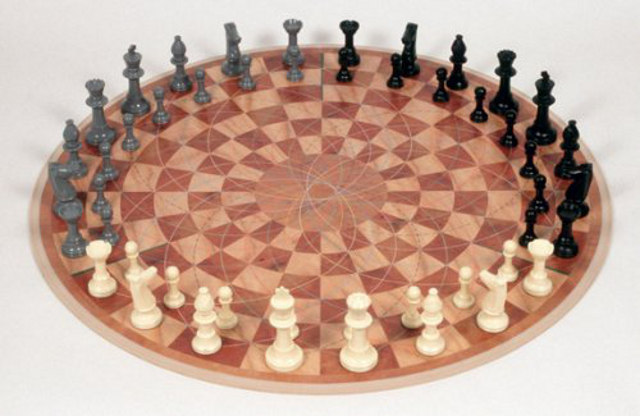 3-person-chess.jpg (62 KB)