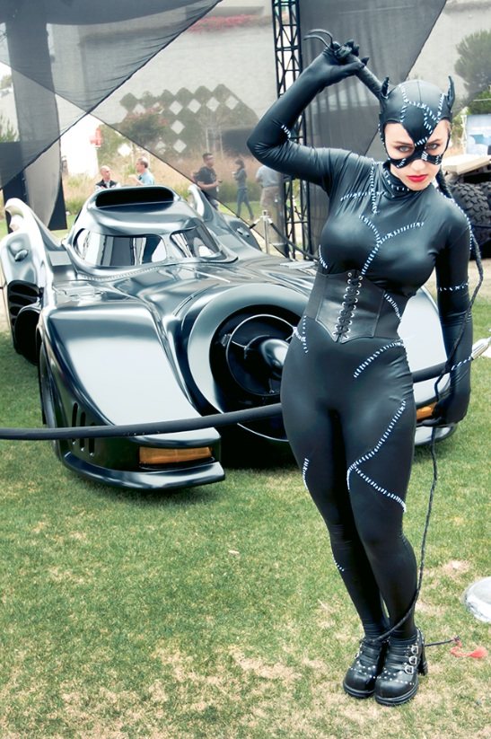 hayley-catwoman-batmobile.jpg (121 KB)