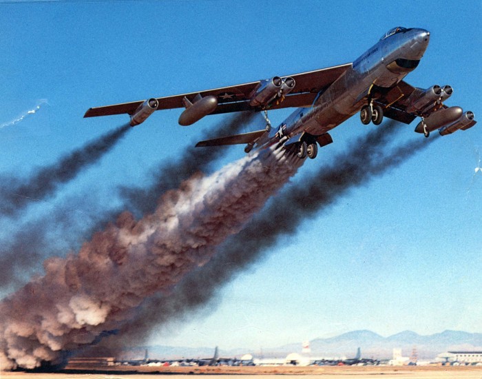 boeing_b-47b_rocket-assisted_take_off.jpg (418 KB)