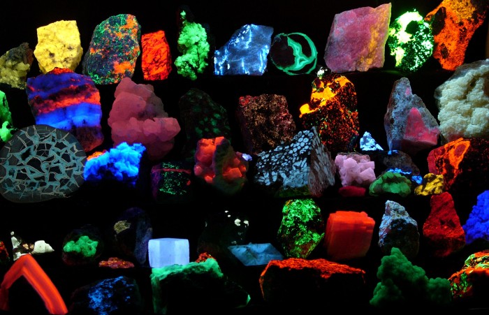 Fluorescent_minerals.jpg (532 KB)