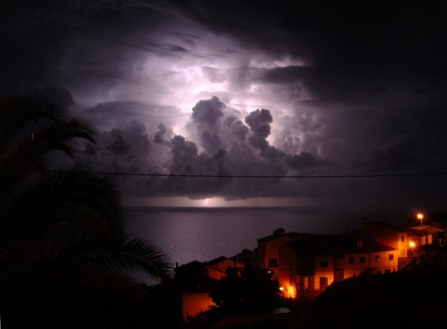 Thunder_lightning_Garajau_Madeira_289985700.jpg (132 KB)